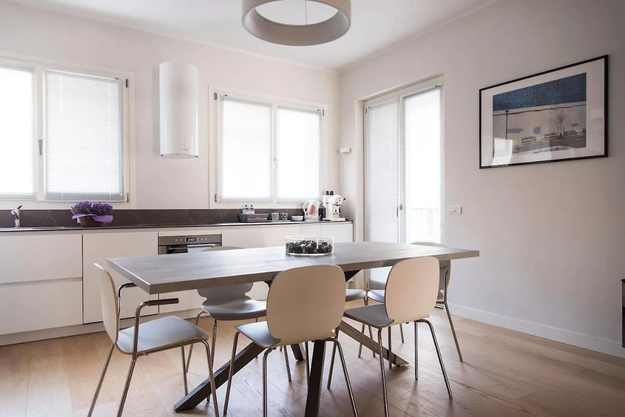 Brand New Apt , City Life District ミラノ イタリア
